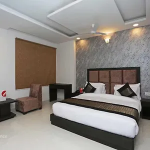 Hotel R S Plaza Near Igi International Airport