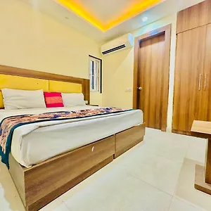 Hotel Glace Near Igi International Airport