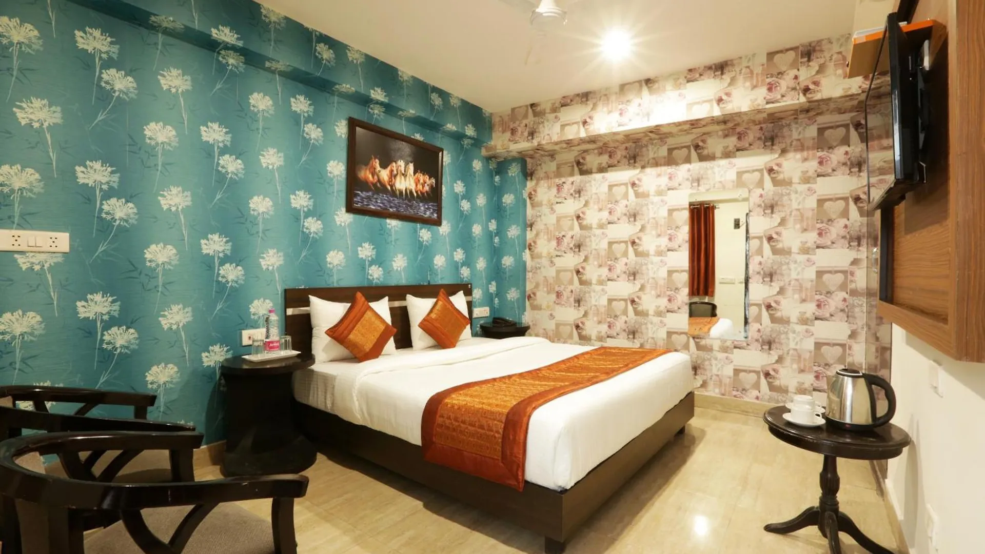 Bed & Breakfast Hotel Sky Wood At Airport New Delhi