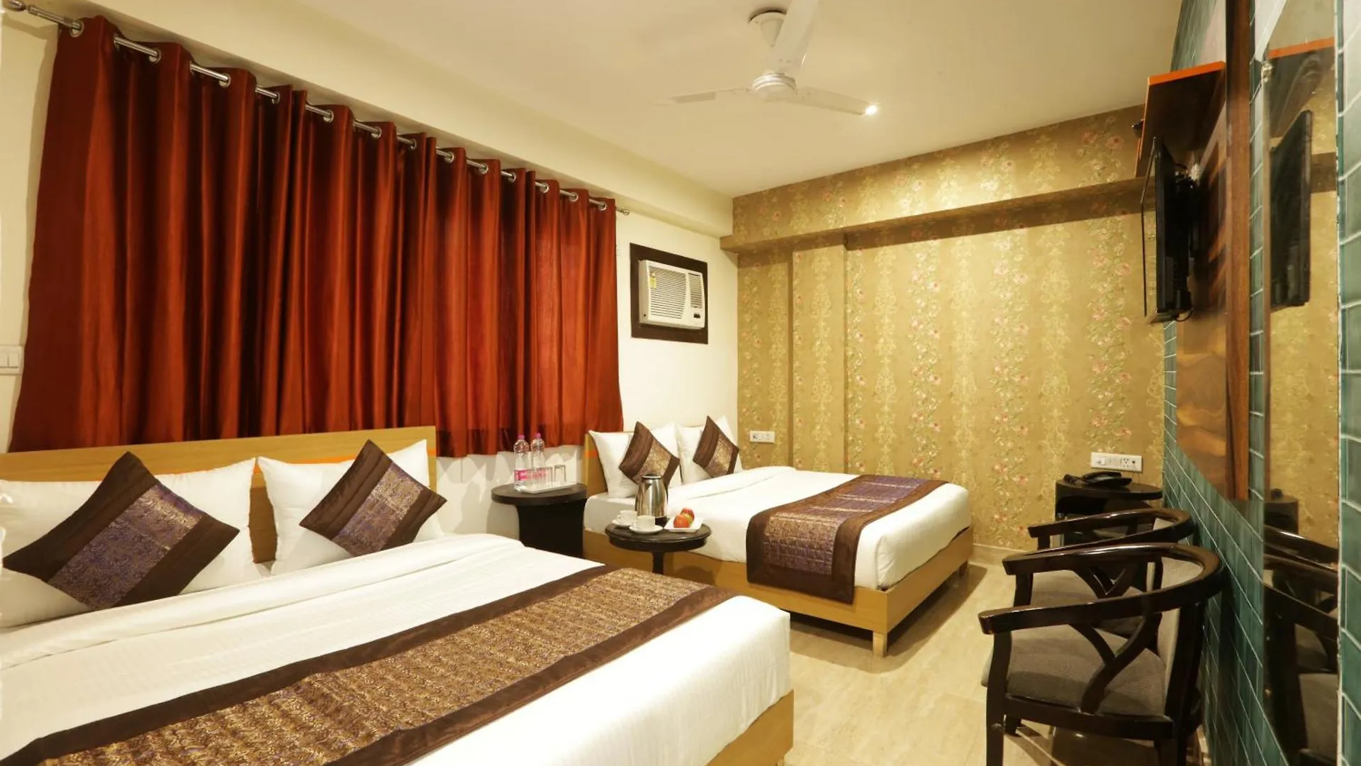 Hotel Sky Wood At Airport Nueva Delhi Bed and breakfast