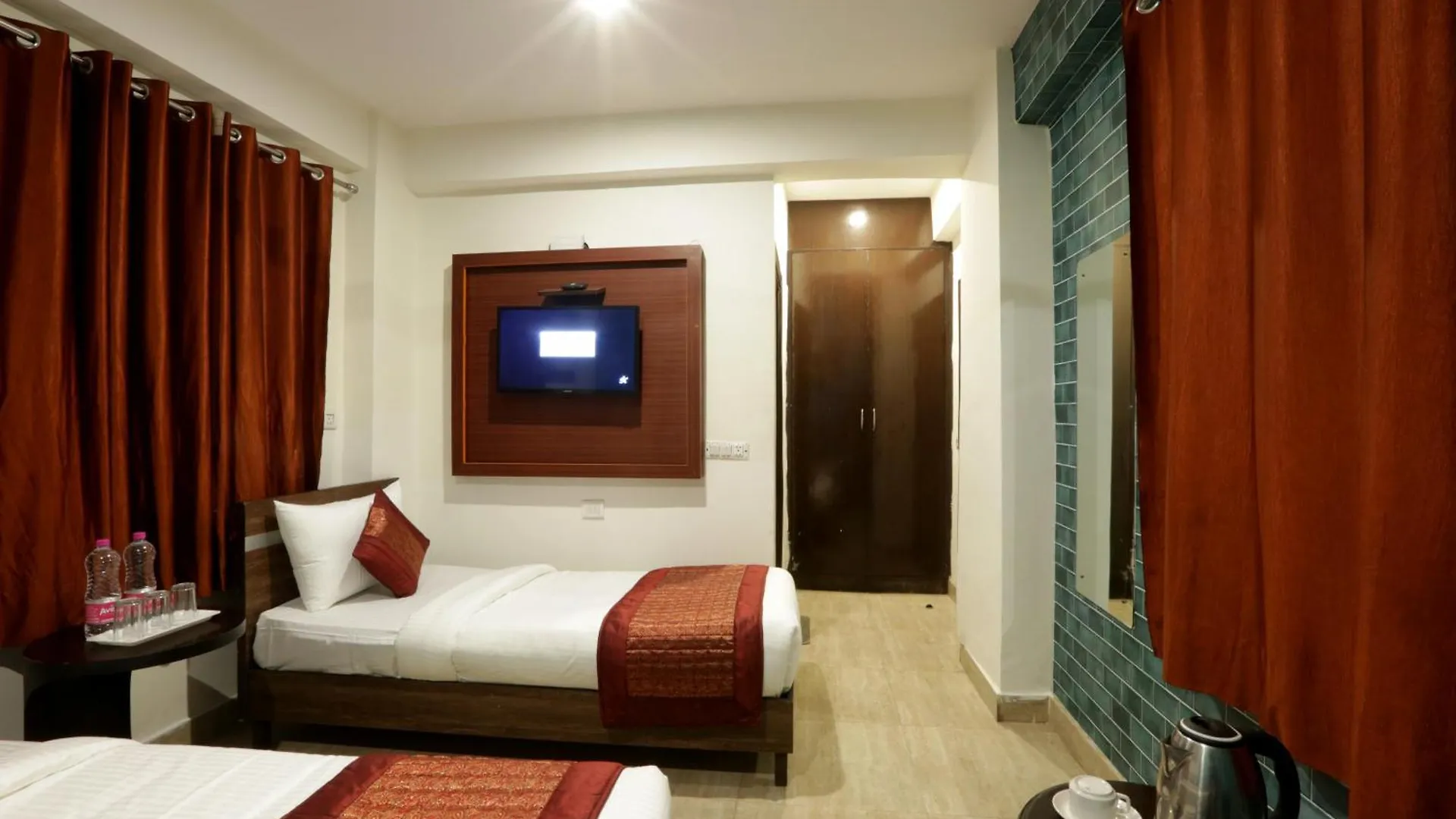 Bed and breakfast Hotel Sky Wood At Airport Nueva Delhi