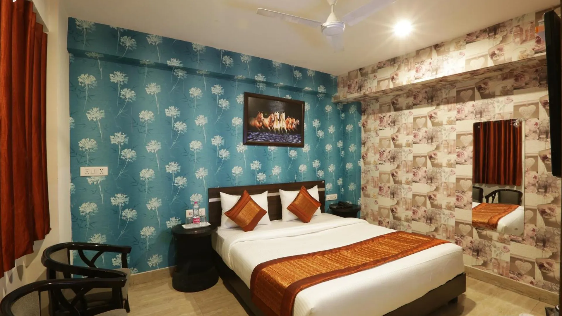 Hotel Sky Wood At Airport Új-Delhi 3*,