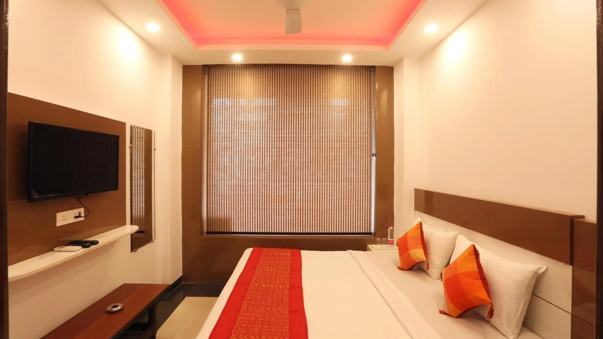 Hotel Sky Wood At Airport Nueva Delhi Bed and breakfast