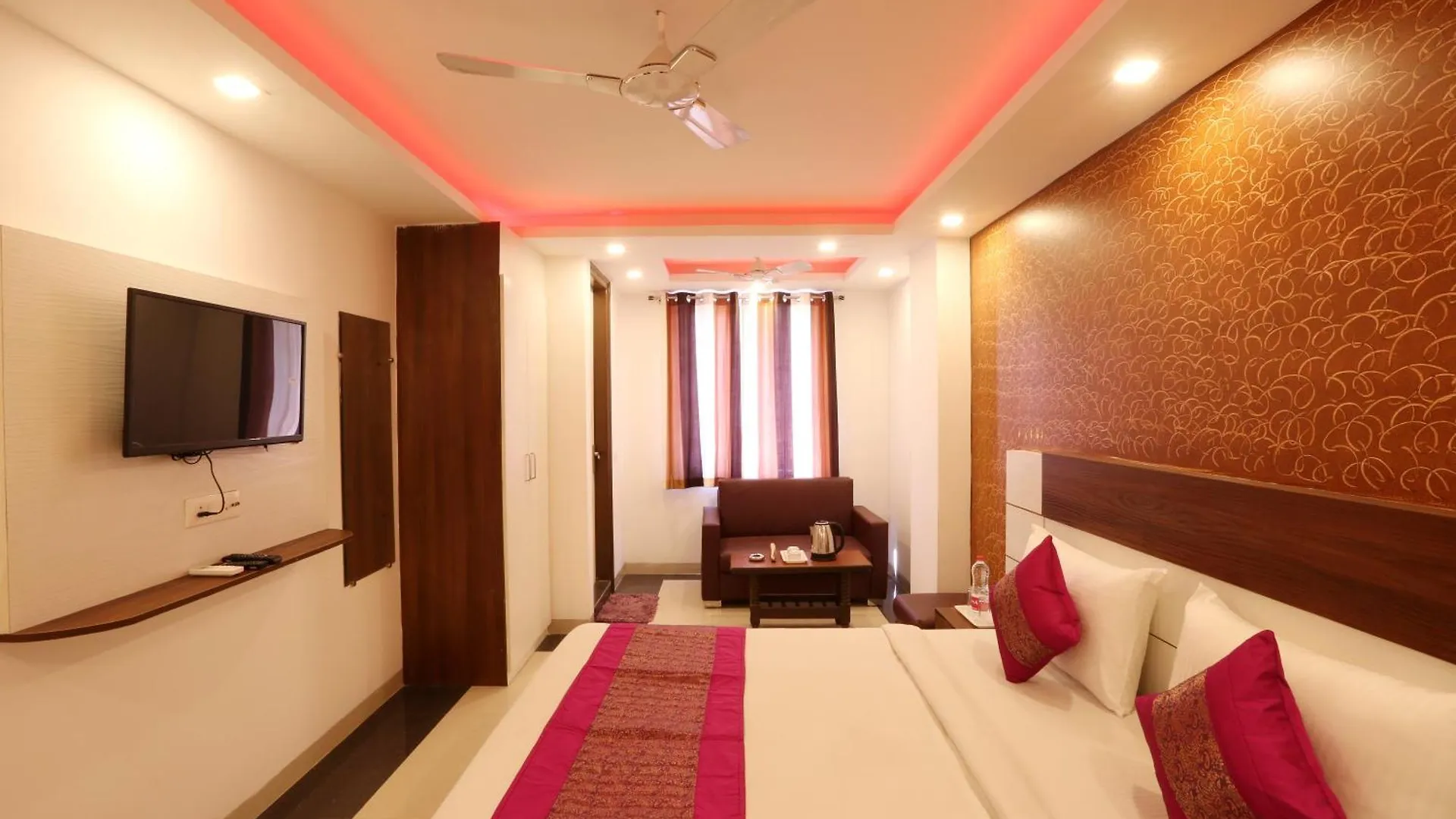 Hotel Sky Wood At Airport New Delhi