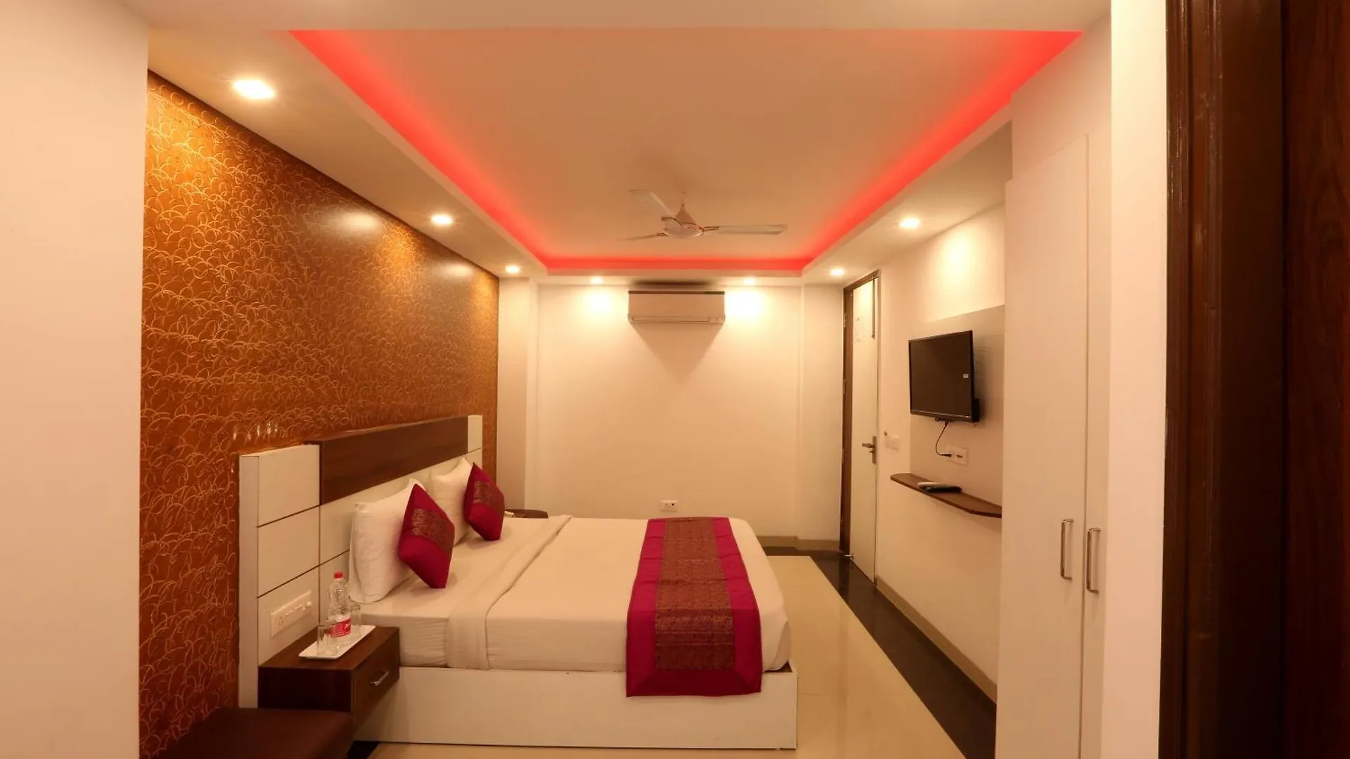 Hotel Sky Wood At Airport Nueva Delhi Bed and breakfast