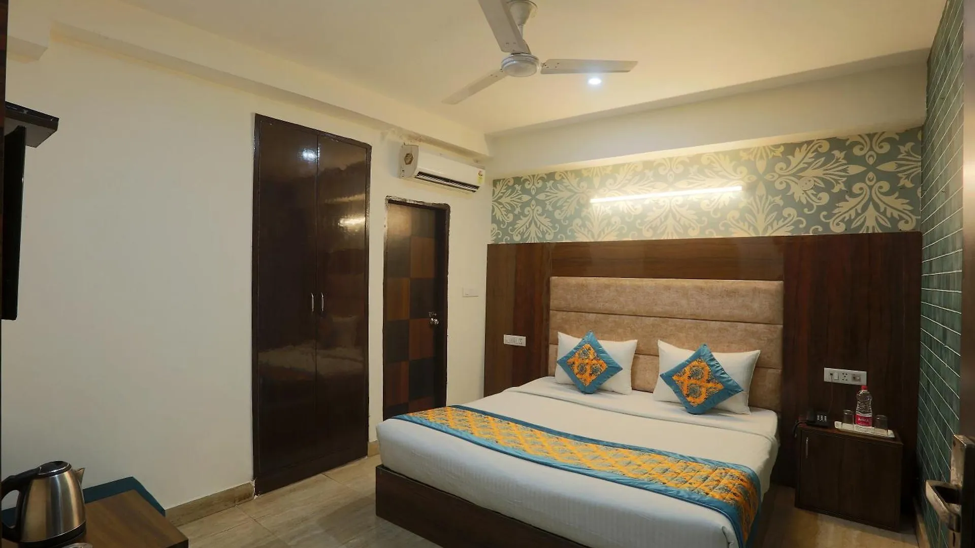 Hotel Sky Wood At Airport Nueva Delhi Bed and breakfast