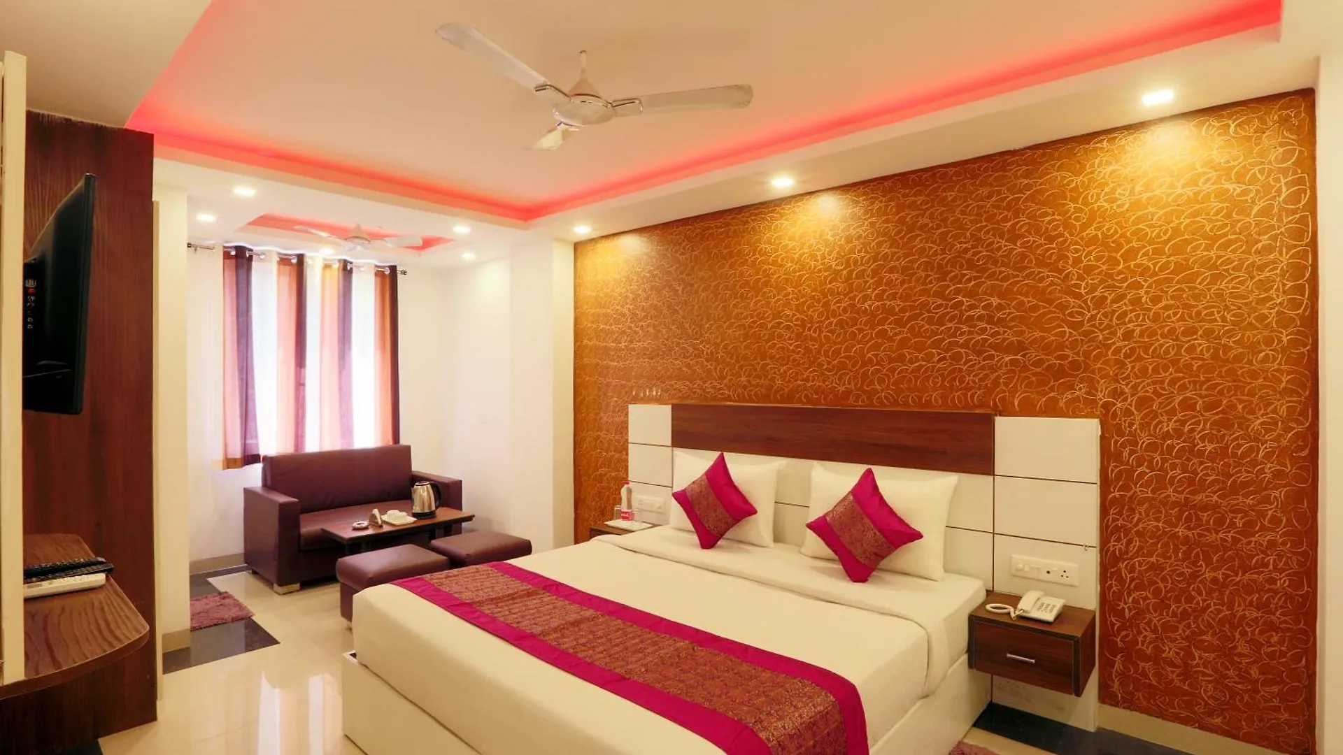 Hotel Sky Wood At Airport Nuova Delhi Bed & Breakfast