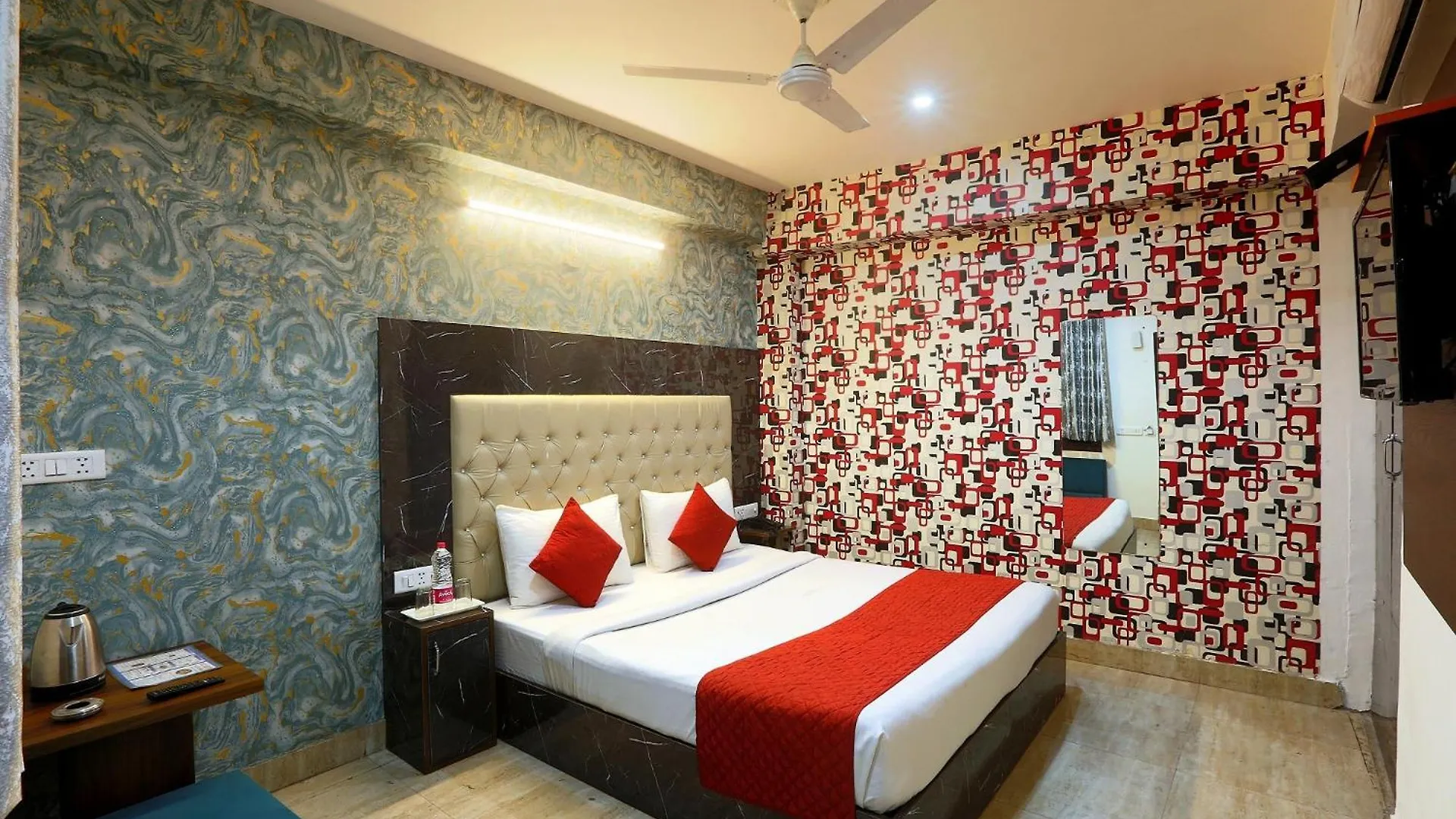 Hotel Sky Wood At Airport Yeni Delhi Hindistan