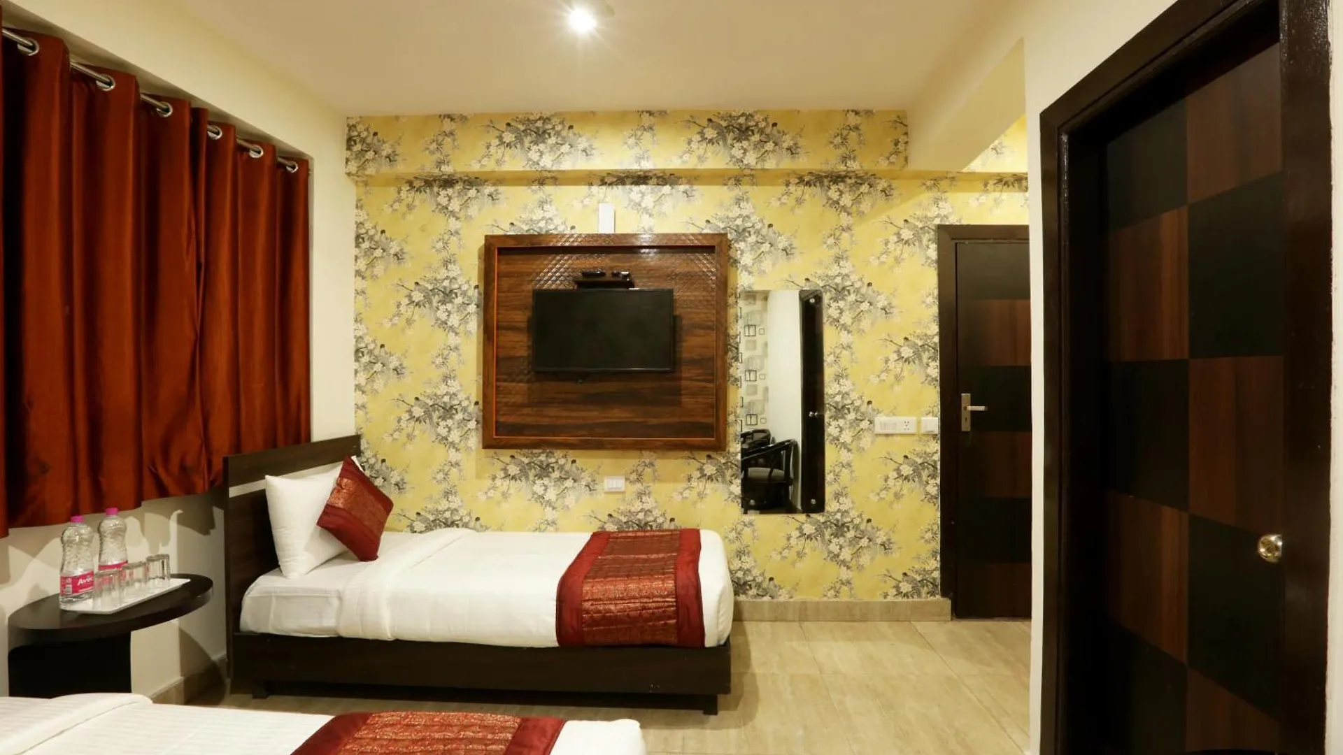 Bed & Breakfast Hotel Sky Wood At Airport New Delhi