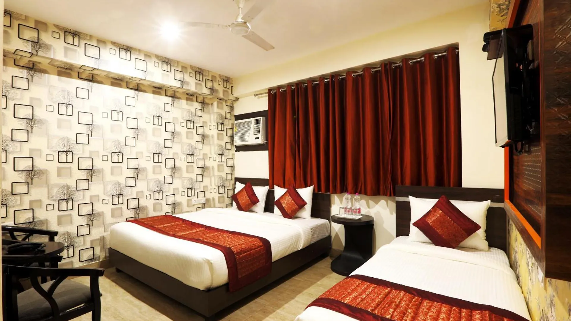 *** Bed & Breakfast Hotel Sky Wood At Airport New Delhi India