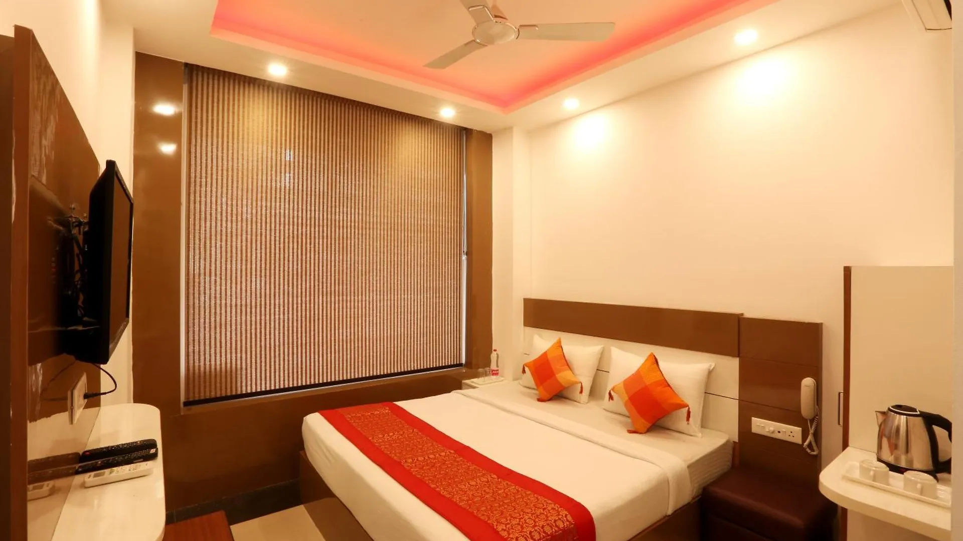 Bed & Breakfast Hotel Sky Wood At Airport New Delhi