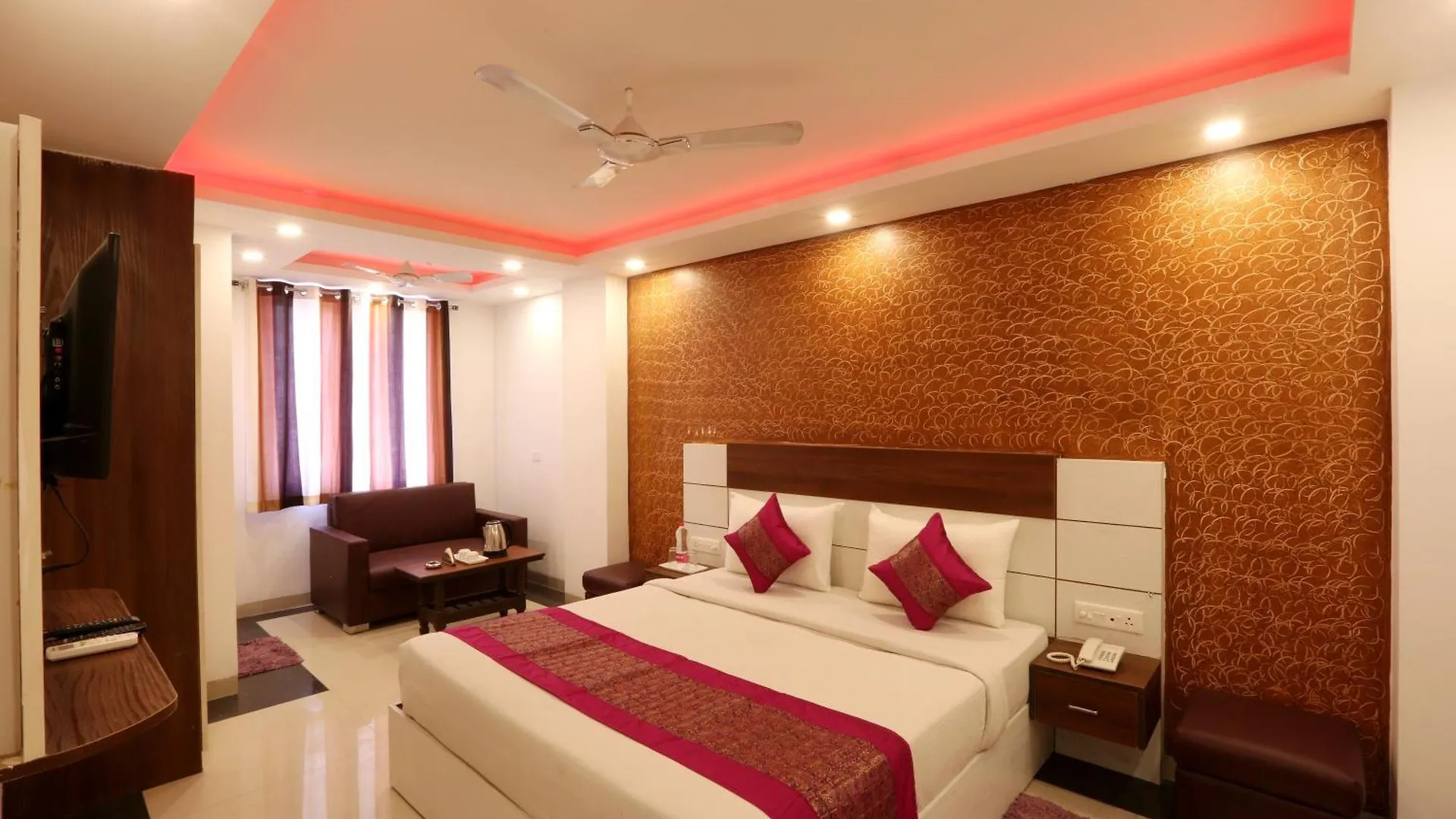 Hotel Sky Wood At Airport New Delhi Bed & Breakfast